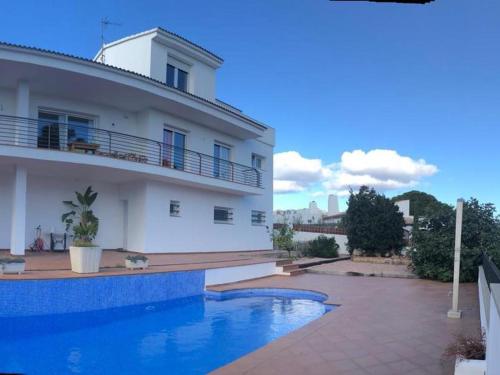 CASA VILAJUÏGA - Amplia casa moderna con agradable piscina privada. - ES-228-134