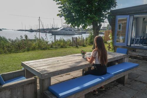  8 pers. Holiday home Carla in front of the Lauwersmeer in Anjum