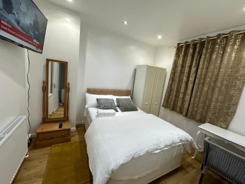 Beautiful Double Room with Free Wi-Fi and free parking