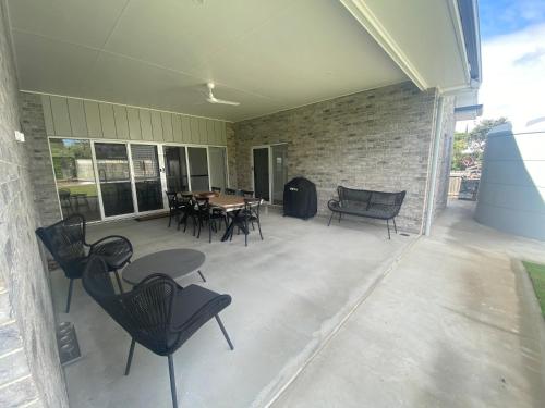 Kaarakin Beach House - Option 1 - Rules Beach Qld 4674