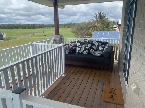 Kaarakin Beach House - Option 1 - Rules Beach Qld 4674