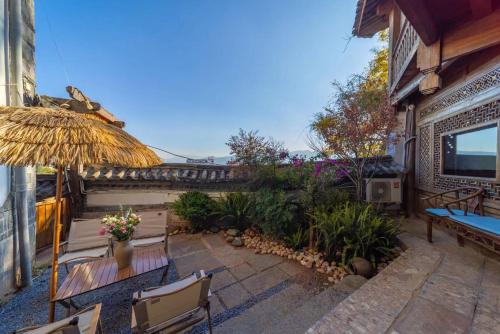 Lijiang Mountain View Boutique Inn