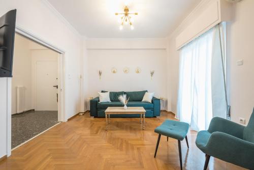 Golden Comfort With Courtyard By Greece Apartments, Афины