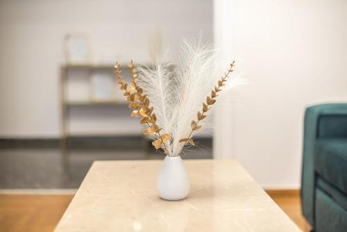 Golden Comfort With Courtyard By Greece Apartments, Афины (фото 7)
