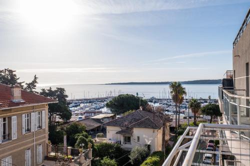 3-Br Apartment Terrace steps from Beaches in Pointe Croisette