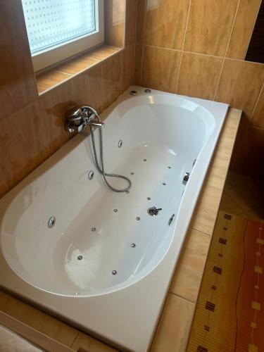 Bikeaway Guesthouse in โคโรเชกี