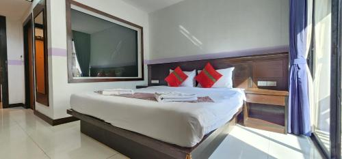 Diamond Crown Hotel - image 3