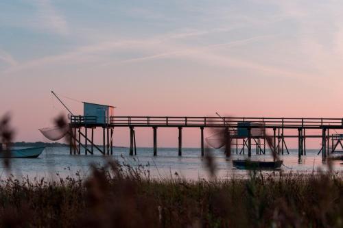 Le Petit Vauban - Beach and center