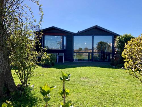  6 pers House Marijke with winter garden and direct access to the Lauwersmeer in Anjum