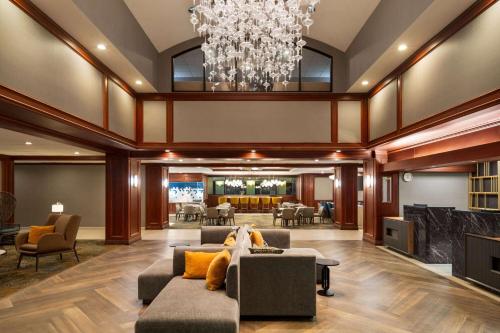 Lobby, La Quinta Inn & Suites by Wyndham Madison American Center near Dane County Regional Airport