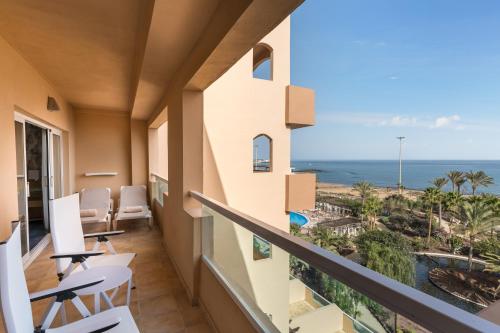 Elba Sara Beach & Golf Resort - 발코니/테라스