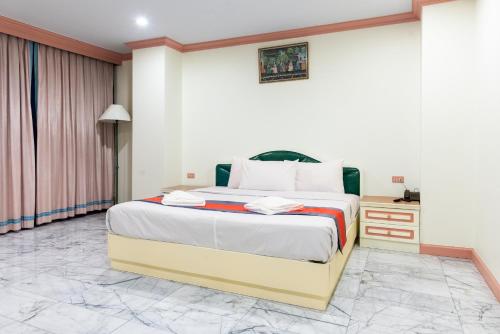 room detail thumbnail 1