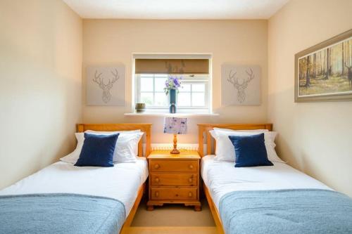 Croft House Sleeps 8 ꕤ Country Views nr Salisbury