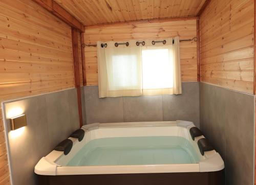 Pezsgőfürdő, קסם עין כרם in Ein Karem