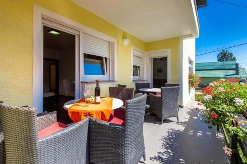 Varanda/terraço, Selak Apartments in Grabovac