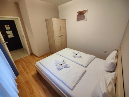 Corvin Plaza Apartments & Suites - main image