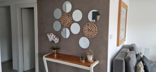Three-Bedroom Apartment with Private Pool - HaEkaliptus 3 St image 10