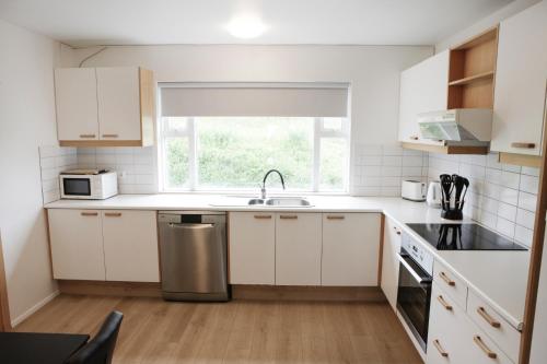 Konyha, Eiðar - Apartments in Egilstadir