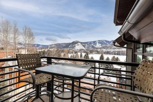 Epic BC Views - Premium 2BD Penthouse in Avon, USA