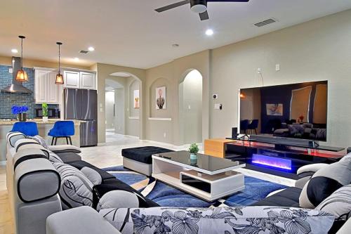 Stunning 6 Bedroom Near Downtown in San Antonio, USA
