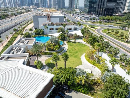Upgraded Banyan Tree 2 Bed in JLT - image 13
