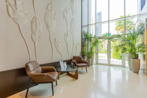 LUXFolio Retreats - Fully Renovated - main image