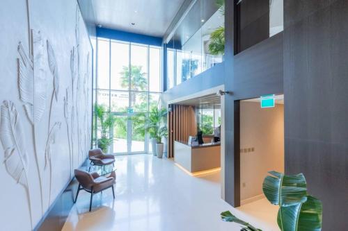 Upgraded Banyan Tree 2 Bed in JLT - image 3
