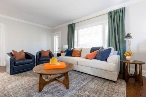 Modern 3BR Near Cleveland Clinic thumb 2