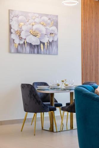 LUXFolio Retreats - Burj Vista Sea View - image 9