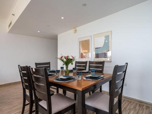 2 Bedroom Delight in The Greens Dubai - image 14