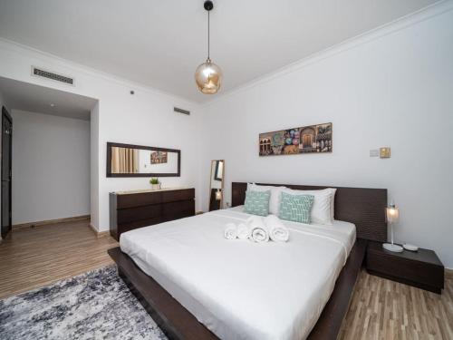 LUXFolio Retreats - The Greens Dubai Delight - image 10