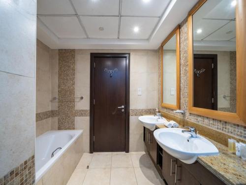2 Bedroom Delight in The Greens Dubai - image 2
