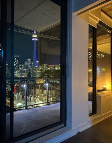 Chic 1BDR Loft with Office Space-Heart of Toronto, Toronto (Foto 5)