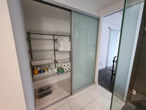 Chic 1BDR Loft with Office Space-Heart of Toronto, Toronto (Foto 8)