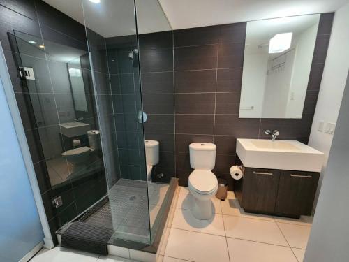 Chic 1BDR Loft with Office Space-Heart of Toronto, Toronto (Foto 9)