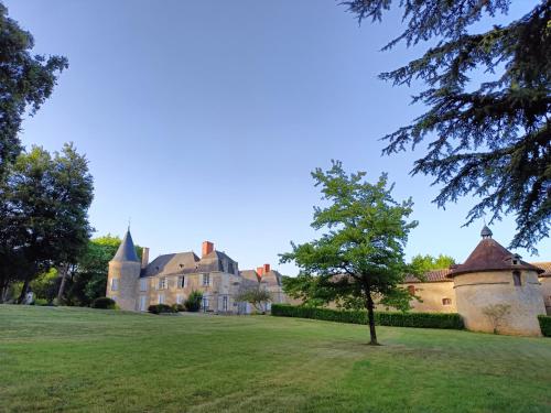 Skats, COTTAGE in Champdeniers-Saint-Denis