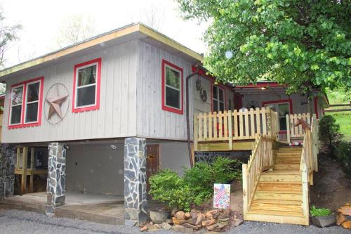 Horse Shoe Cottage: access to the bison ranch - Clyde