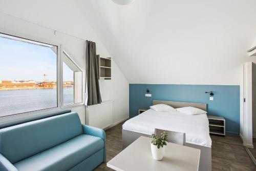1 double bed, 1 sofa bed
