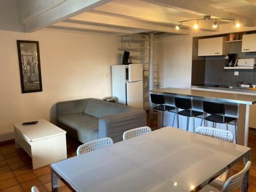 keuken, Joli appartement et terrasse vue sur les dentelles in Beaumes De Venise