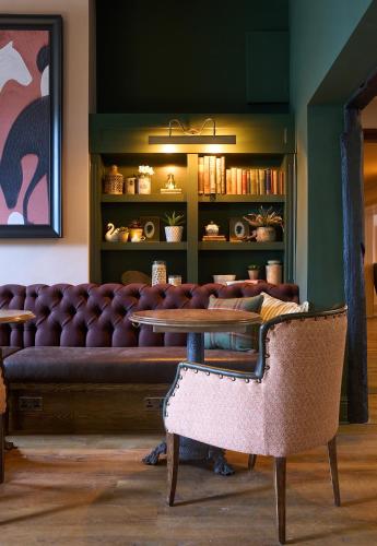 White Horse Hotel - main image