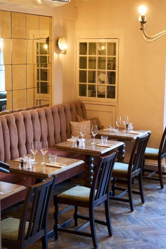 White Horse Hotel - image 6