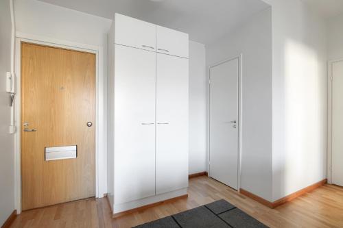 Kotimaailma Apartments Kamppi - 2BR in the city center with key code, Helsinki (photo 8)