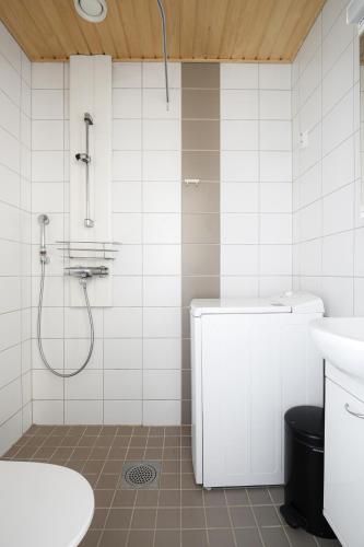 Kotimaailma Apartments Kamppi - 2BR in the city center with key code, Helsinki (photo 9)