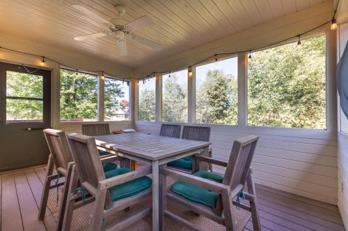 Fox Wood Path Getaway in Galena, USA