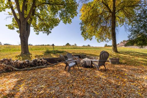 Fox Wood Path Getaway in Galena, USA