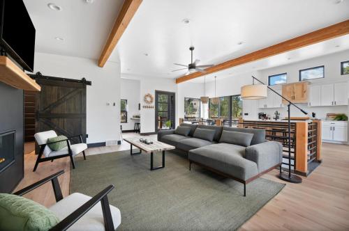 Cozy T Cabin at Powderhouse Pass - image 11