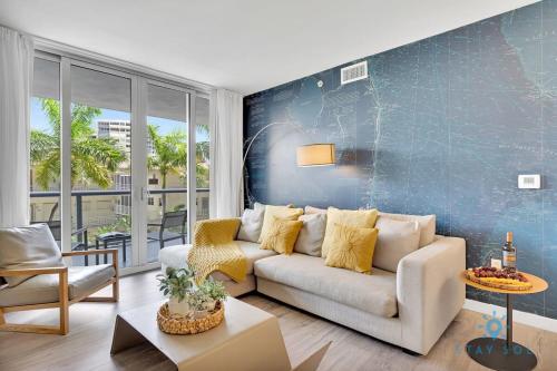 MODERN Resort Modern apartment 2 BR 2 BR POOL in Hallandale Beach, USA