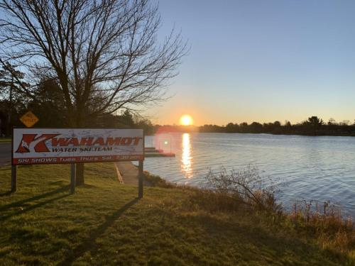 Bridge Inn Tomahawk - Room 107, 2 Queen Beds, Pet Friendly, Laminate Wood Flooring , Walkout, River View in Tomahawk, USA