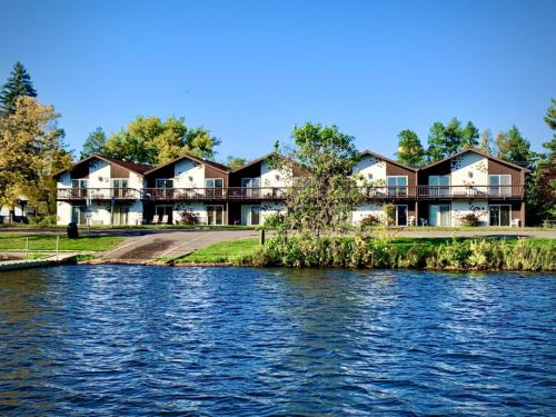 Bridge Inn Tomahawk - Room 107, 2 Queen Beds, Pet Friendly, Laminate Wood Flooring , Walkout, River View in Tomahawk, USA