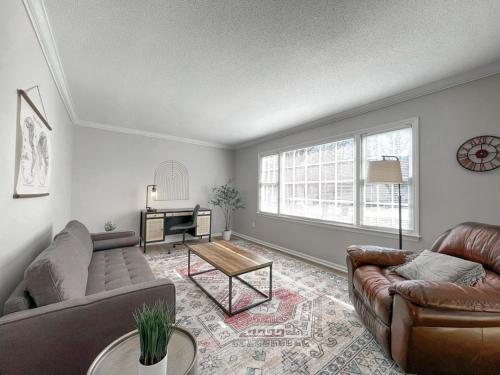 Fenced-In 4 BR 2mi North Hills, Garage, Storage